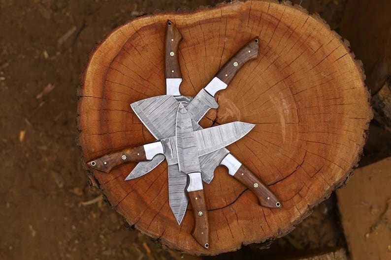 Layered-pattern blades with natural brown wood handles