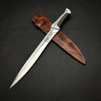 Dune Crysknife Replica – D2 Steel & Leather Sheath – collector display view