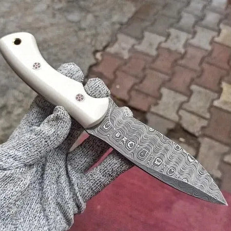 11-inch handmade raindrop Damascus Cowboy knife with resin handle and leather sheath – view 2